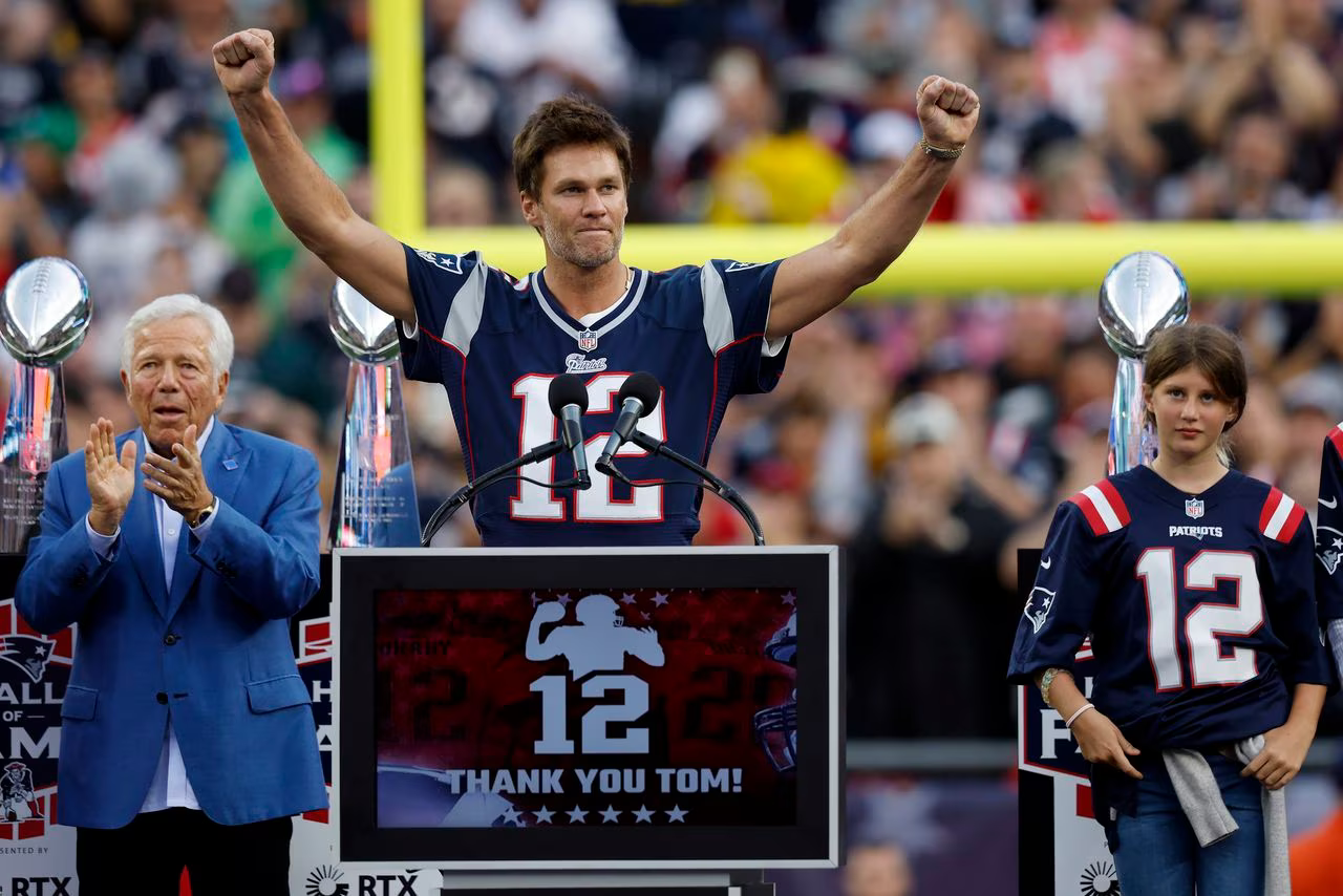 Tom Brady halftime ceremony: Patriots celebrate legend, announce QB will be  inducted into team Hall of Fame